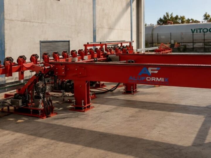 ALUFORMIX log loader and log pusher tables feeding an aluminium extrusion line